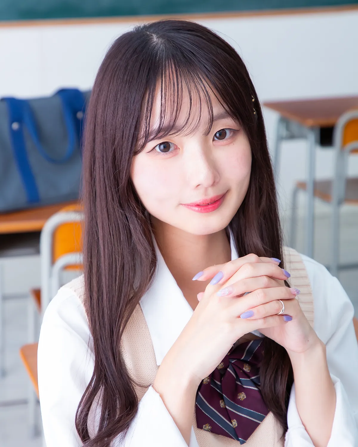 つばふぁみメンバー　蜂蜜みお　プロフィール写真　学生服