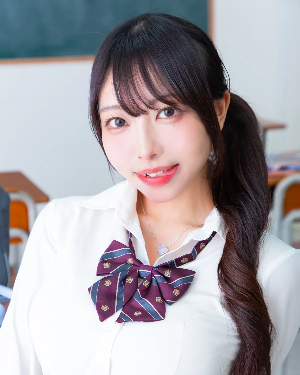 つばふぁみメンバー　羽川つばさ　プロフィール写真　学生服